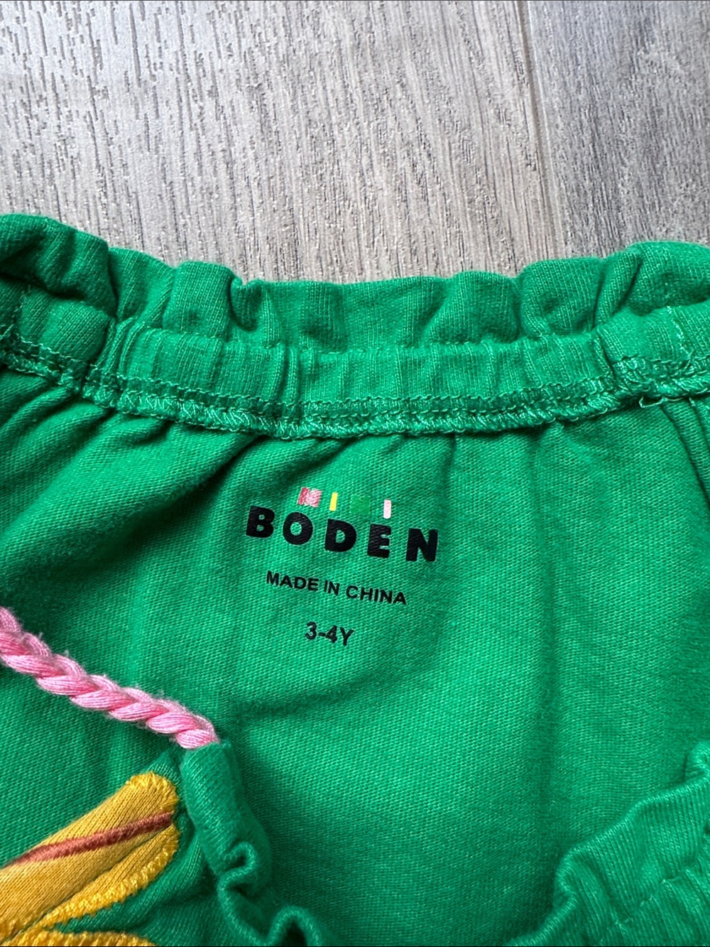 Mini Boden Bright Green Tiered Dress with Colorful Daisy Appliqués - Picture 2 of 6